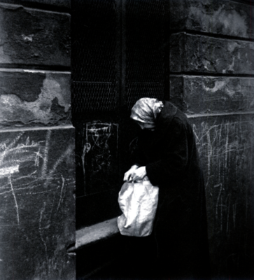 6  Old Woman  Stepney  1957